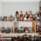 Z02. Nutcrackers and other Christmas decorations. 